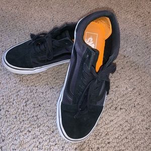 old skool vans - all black